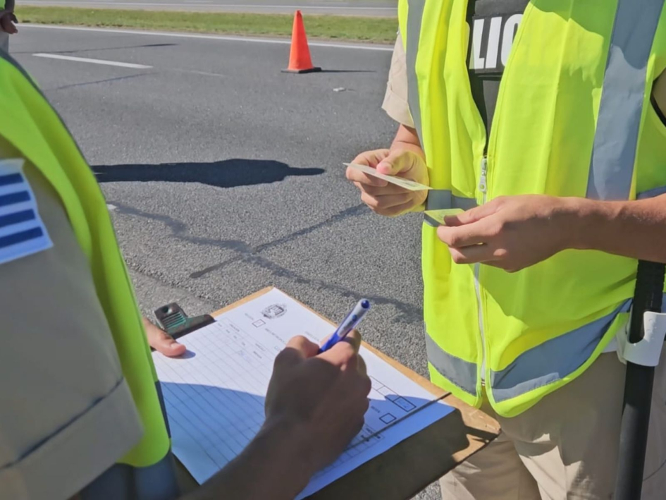 Alumnos de Caminera durante la praxis en Ruta 1