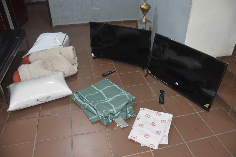 Dos televisores sabanas acolchados y otros efectos Dos televisores sabanas acolchados y otros efectos
