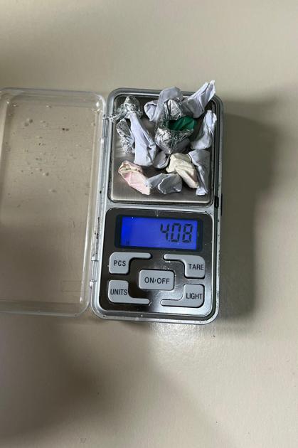 Droga incautada encima de balanza de precisición. Droga incautada encima de balanza de precisición.