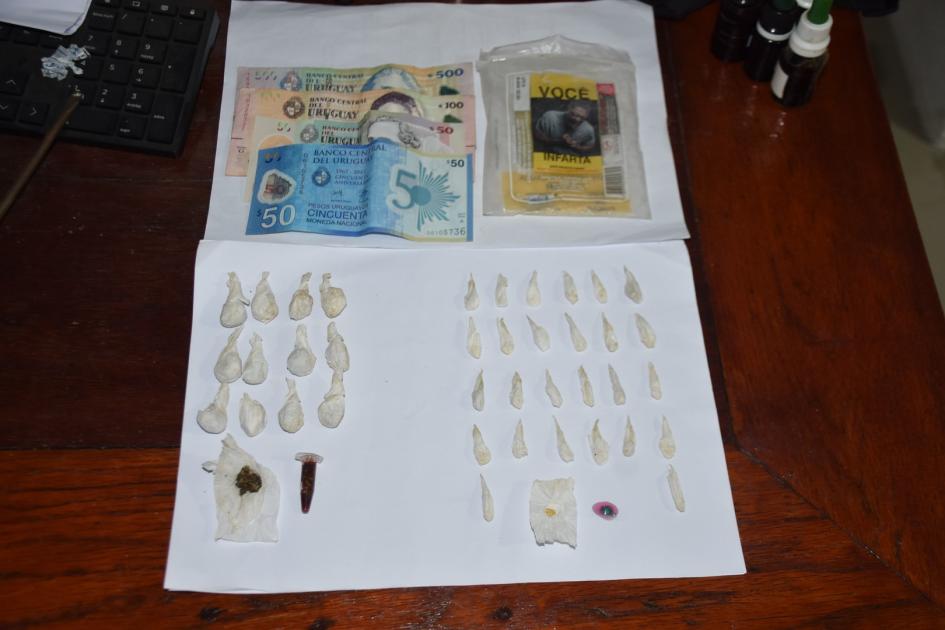 Sustancia y dinero incautado a hombre.