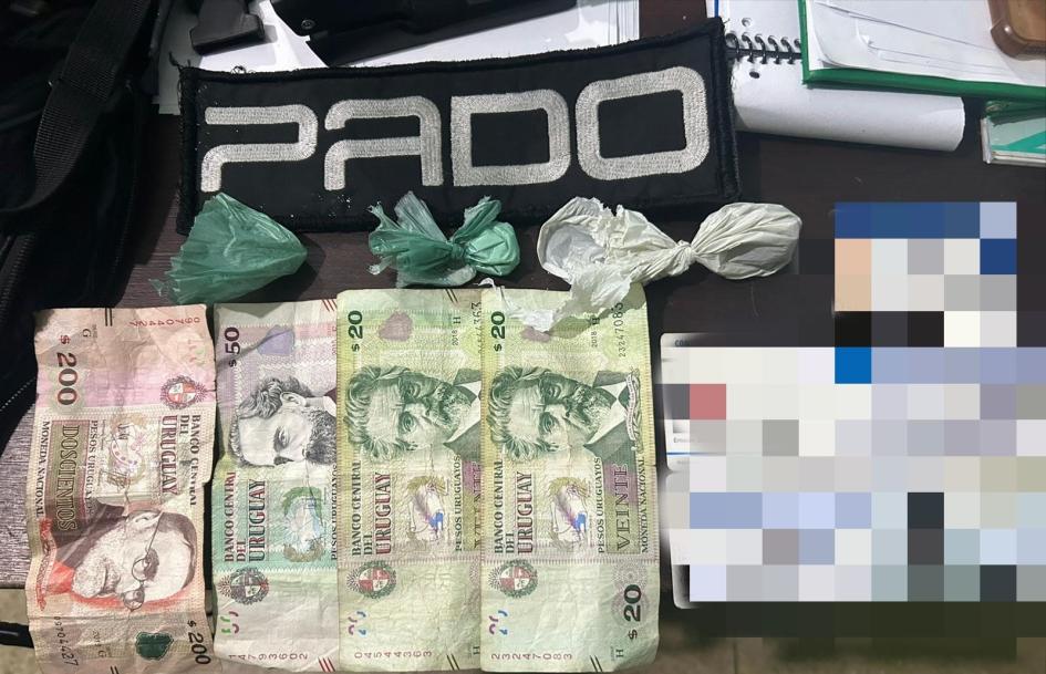 Dinero, droga y teléfono celulares incautados por personal policial. Dinero, droga y teléfono celulares incautados por personal policial.