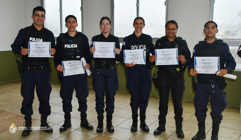 Taller de Actualización en la Respuesta Policial en Violencia Doméstica y de Género Taller de Actualización en la Respuesta Policial en Violencia Doméstica y de Género