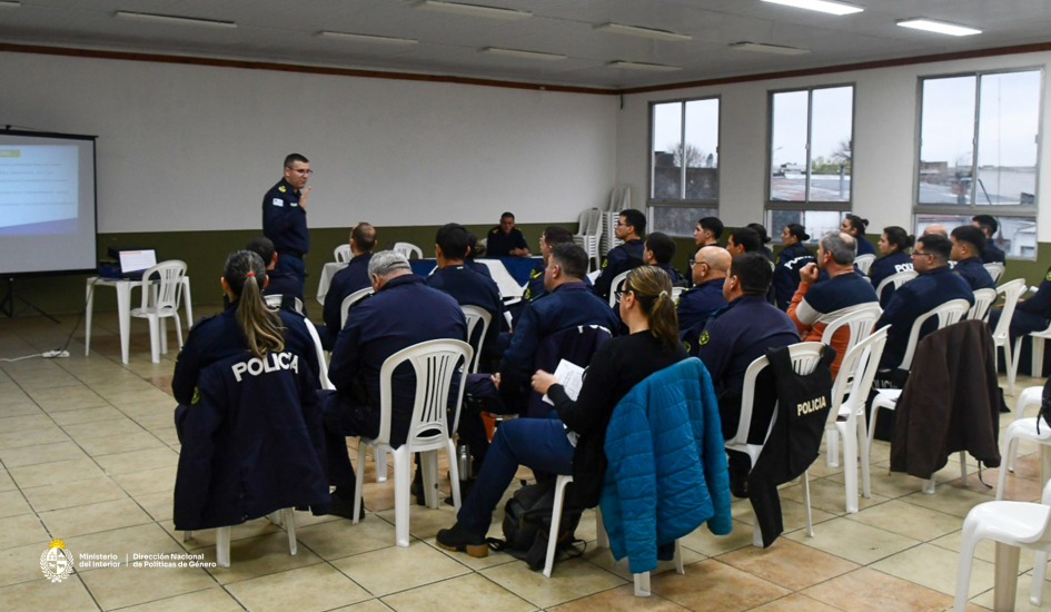 Taller de Actualización en la Respuesta Policial en Violencia Doméstica y de Género Taller de Actualización en la Respuesta Policial en Violencia Doméstica y de Género