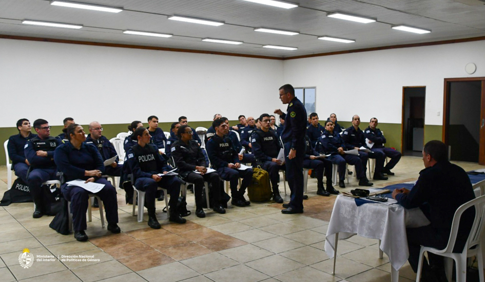 Taller de Actualización en la Respuesta Policial en Violencia Doméstica y de Género Taller de Actualización en la Respuesta Policial en Violencia Doméstica y de Género
