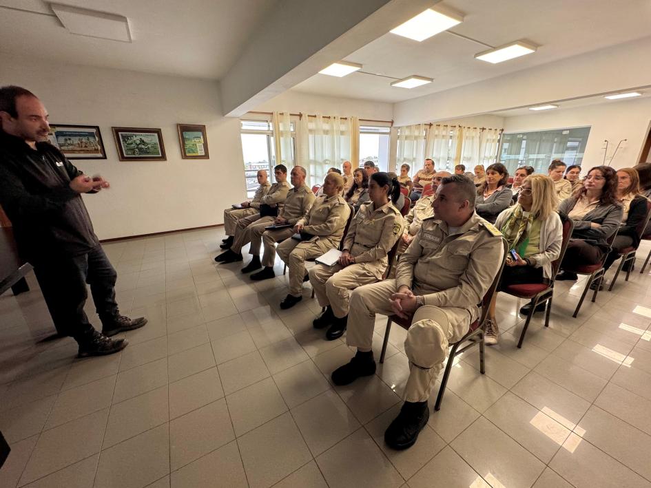 El Comando de esta Unidad y funcionarios durante el taller. El Comando de esta Unidad y funcionarios durante el taller.