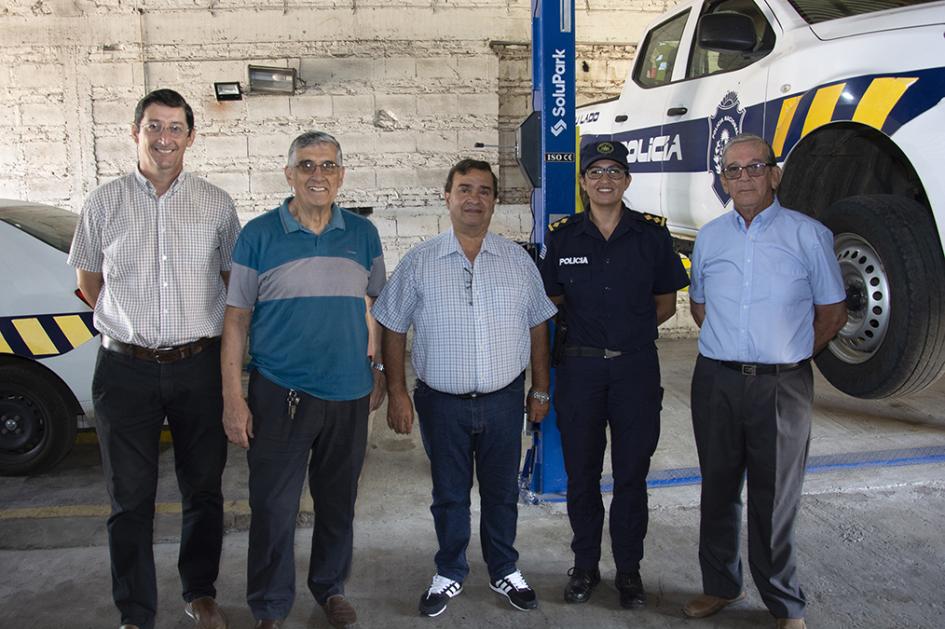 Encargada del Taller Policial con Integrantes de la Comisión de Apoyo. Encargada del Taller Policial con Integrantes de la Comisión de Apoyo.