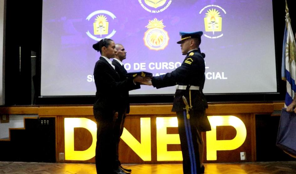 Entrega de la bandera por parte de Cadetes de 3° a los aspirantes a Cadetes. Entrega de la bandera por parte de Cadetes de 3° a los aspirantes a Cadetes.
