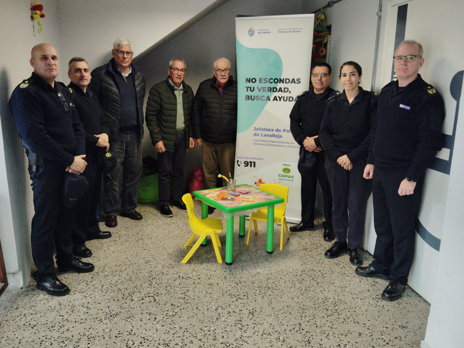 Entrega de rincones infantiles por parte de COPAC a la Jefatura de Policía de Lavalleja Entrega de rincones infantiles por parte de COPAC a la Jefatura de Policía de Lavalleja