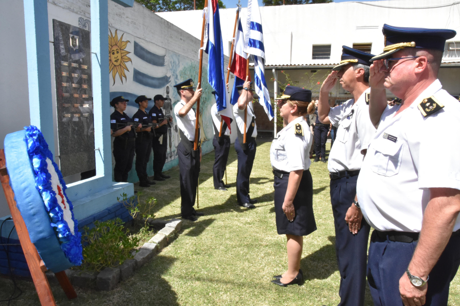 Entrega floral en el martirologio