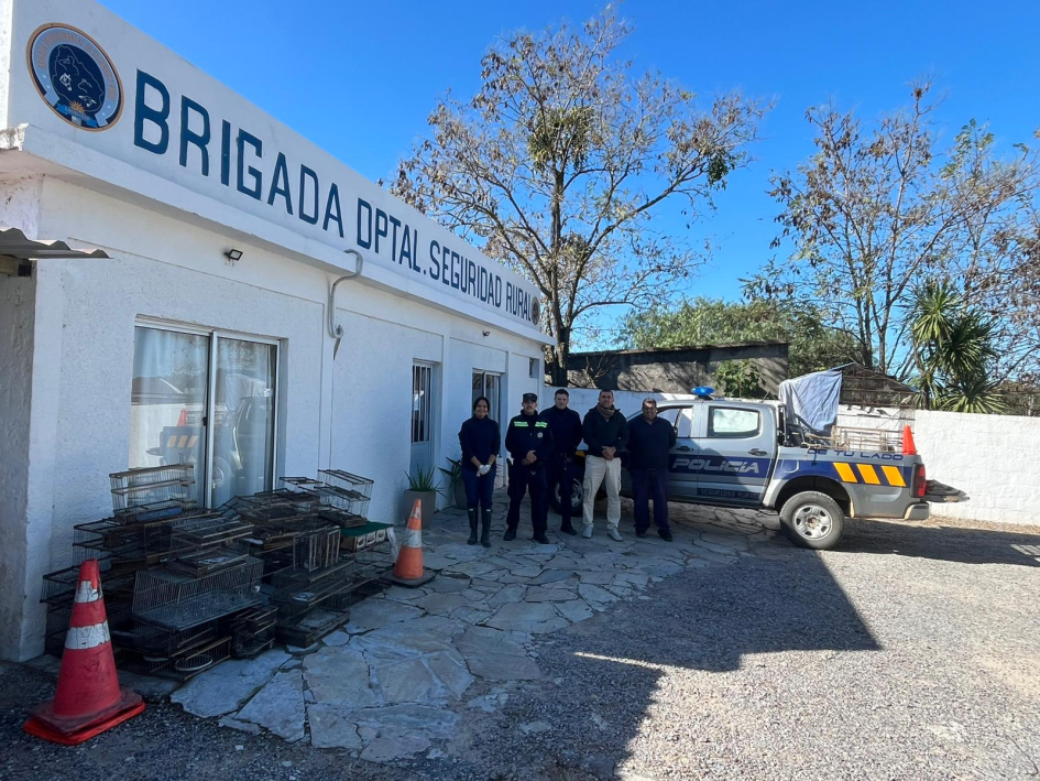 Equipo de la Brigada de seguridad junto a la referente de la DINABISE de Lavalleja