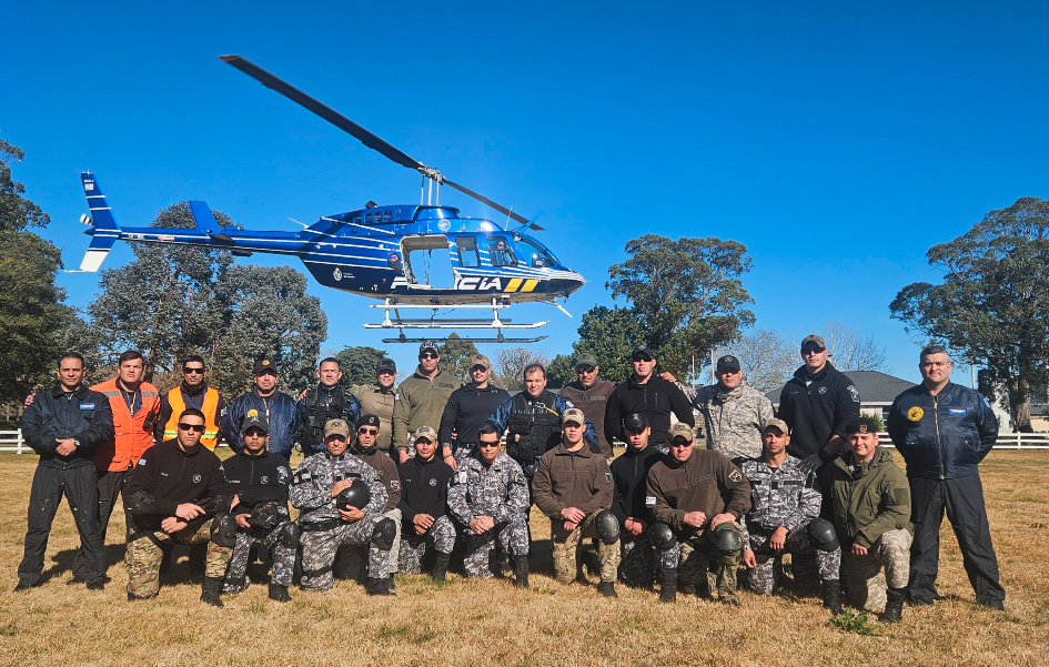 La Guardia Republicana y Aviación Policial refuerzan entrenamiento aéreo de alto riesgo