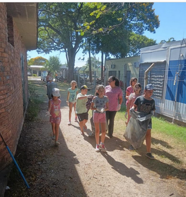 Jornada de limpieza de Escuela Nro. 10 Jornada de limpieza de Escuela Nro. 10