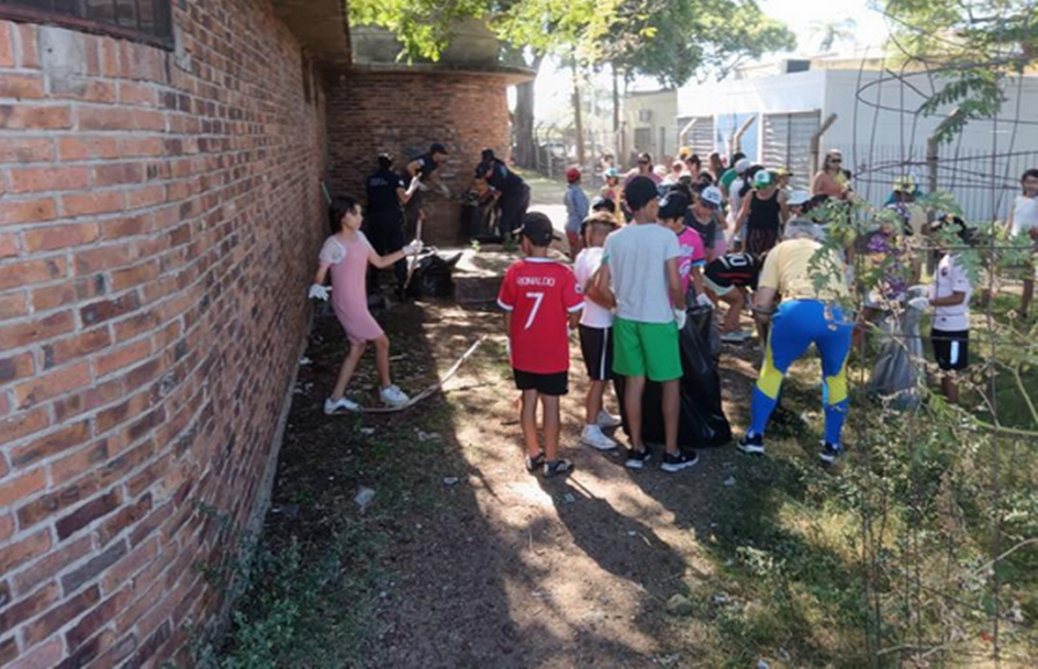 Jornada de limpieza de Escuela Nro. 10 Jornada de limpieza de Escuela Nro. 10