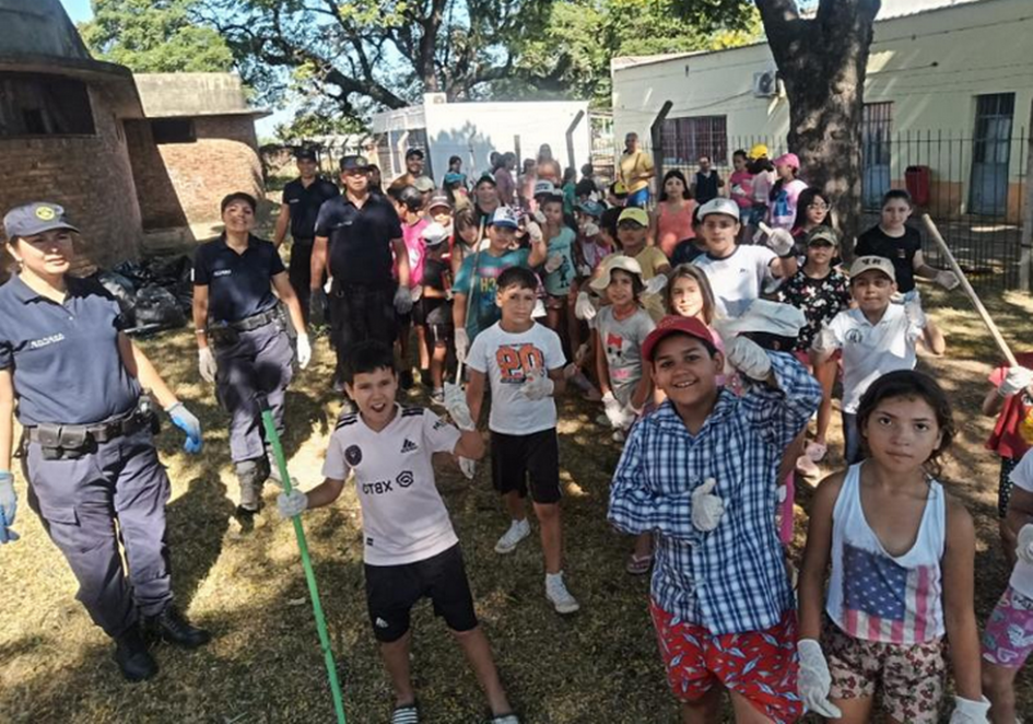 Jornada de limpieza de Escuela Nro. 10 Jornada de limpieza de Escuela Nro. 10