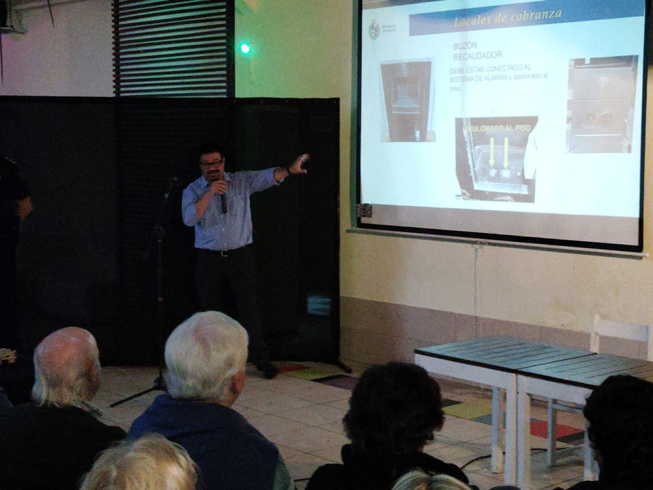 Exposición de DIGEFE en Minas palabras de G10 B Técnico Adrián Galiardi