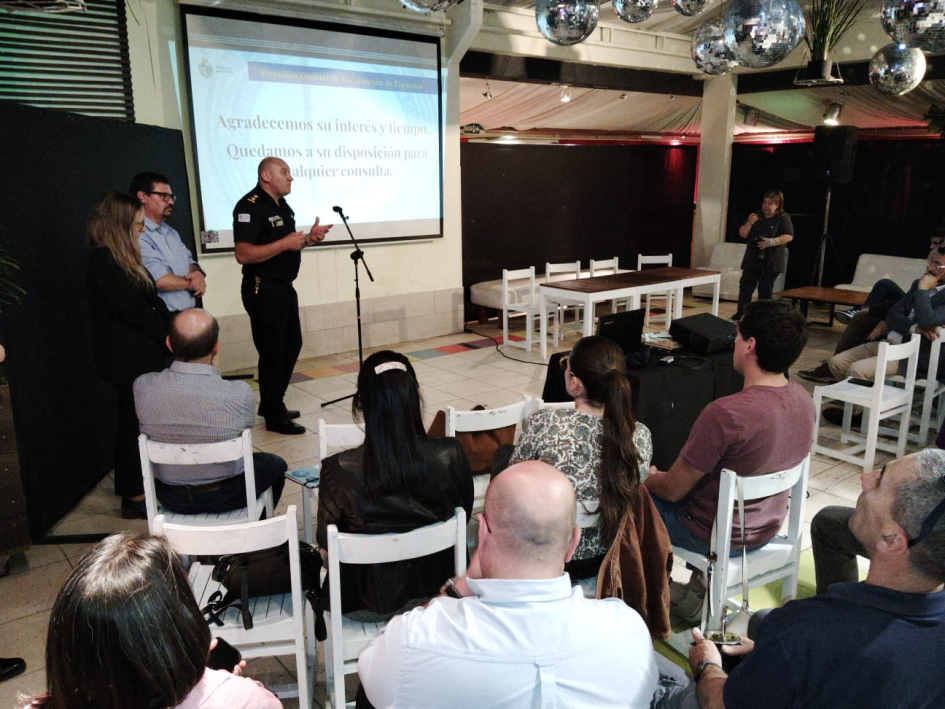 Exposición de DIGEFE en Minas palabras del sub director