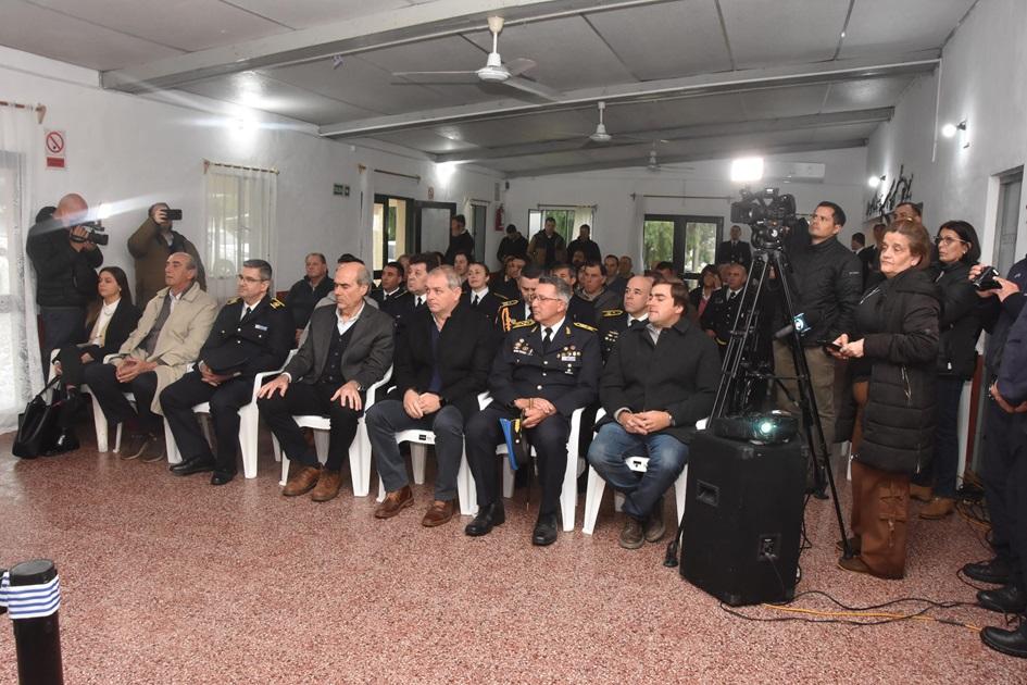 Autoridades y público presente Autoridades y público presente