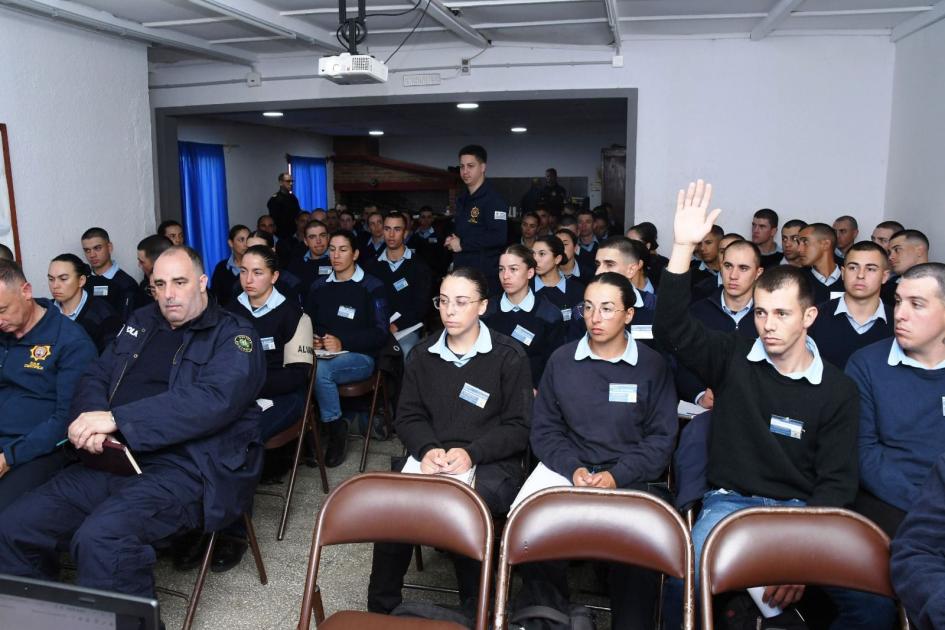 Alumnos en aula. Exposición teórica durante la jornada de capacitación.