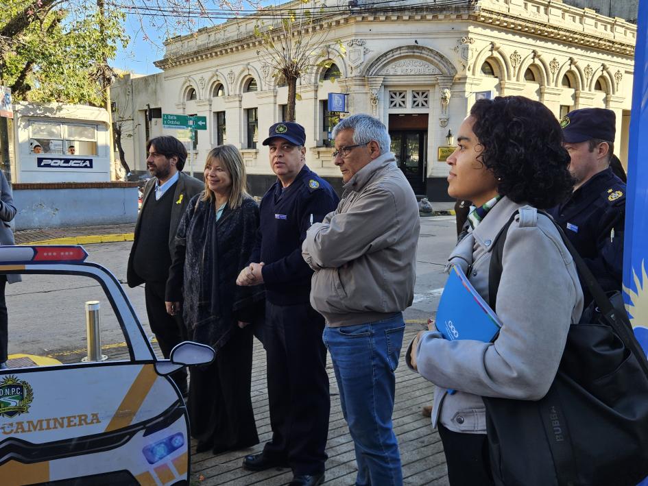 El jefe de Policía de Canelones, Comisario General Fabio Quevedo, junto a las autoridades de UNASEV El jefe de Policía de Canelones, Comisario General Fabio Quevedo, junto a las autoridades de UNASEV