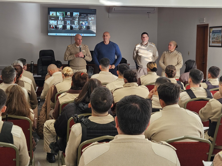 La bienvenida estuvo a cargo del subdirector de Policía Caminera Comisario Mayor Helio Neves La bienvenida estuvo a cargo del subdirector de Policía Caminera Comisario Mayor Helio Neves