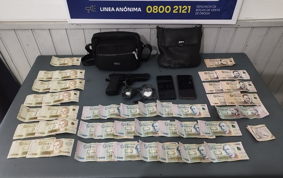 Incautación de dinero, sustancias estupefacientes, pistola de aire comprimido, teléfonos, carteras.