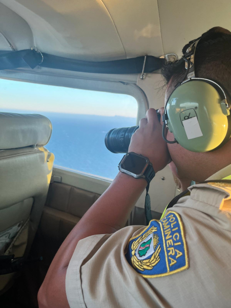 Oficial Principal Alejando Romero de Caminera realiza observación aérea sobre el Peaje de Pando