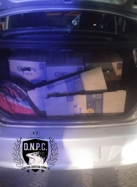 Se incautaron bebidas alcohólicas y el propietario del vehículo no contaba con boleta de compra Se incautaron bebidas alcohólicas y el propietario del vehículo no contaba con boleta de compra