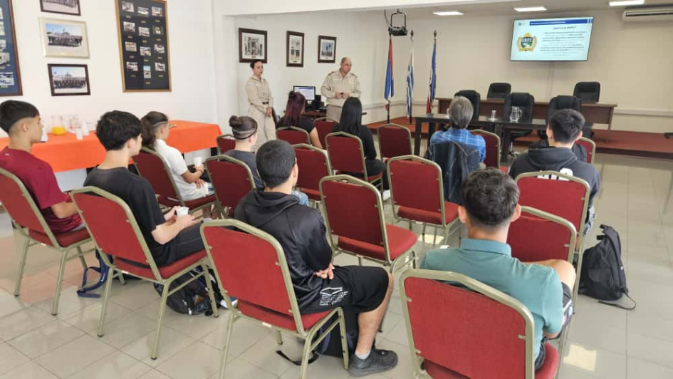 Alumnos de la Escuela Técnica Flor de Maroñas durante la charla