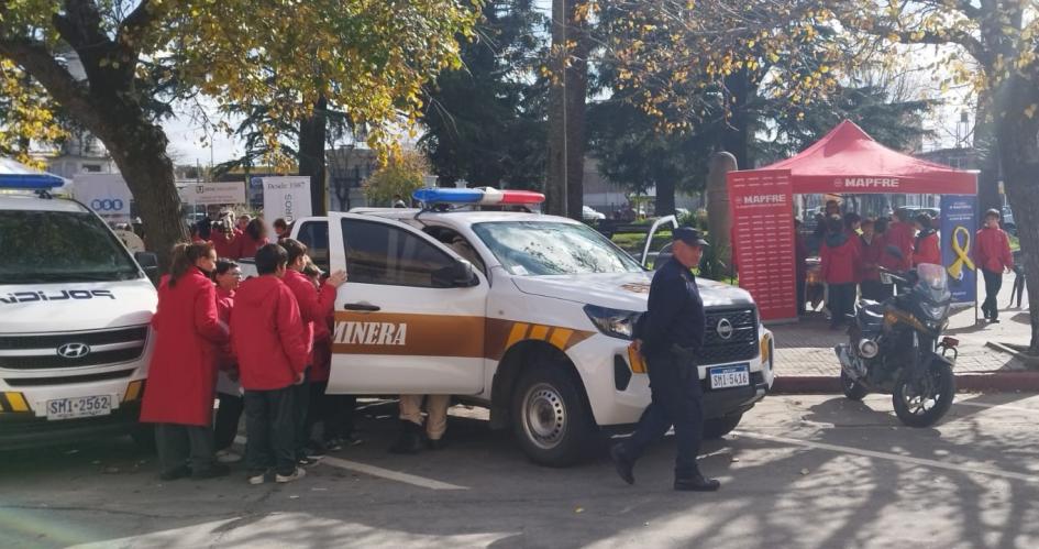 El personal del Destacamento de Florida de Caminera asistió con una camioneta y motocicleta El personal del Destacamento de Florida de Caminera asistió con una camioneta y motocicleta