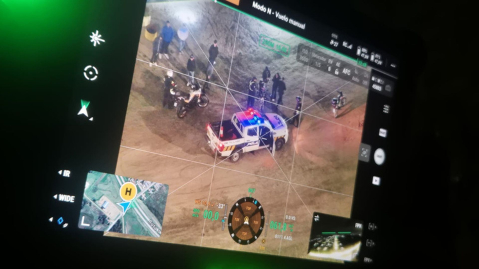 El dron permite detectar situaciones a distancia para luego accionar policialmente El dron permite detectar situaciones a distancia para luego accionar policialmente