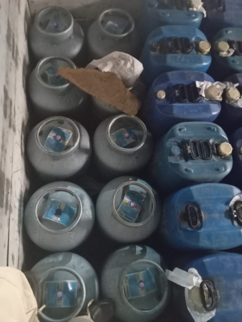 Entre la mercadería incautada se encontraban: combustible, aceite de motor, garrafas de gas