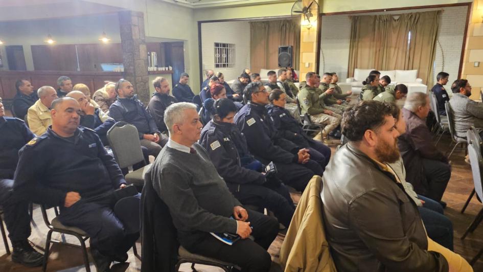 Público presente y efectivos de distintas unidades del Ministerio del Interior Público presente y efectivos de distintas unidades del Ministerio del Interior