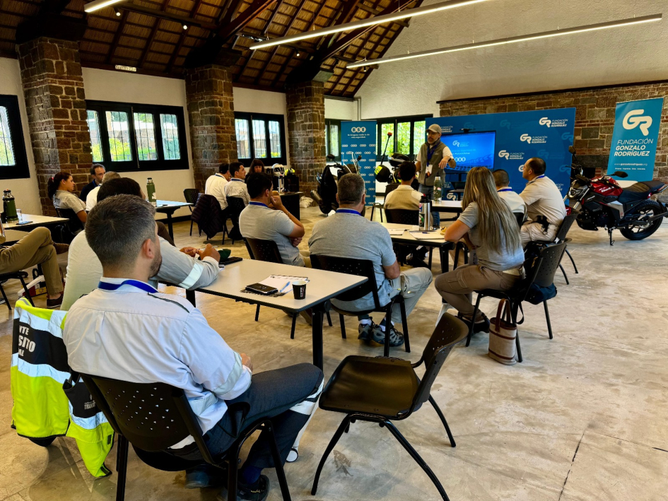 Estuvo dirigido a tomadores de decisión, directores de tránsito, fiscalizadores y equipos técnicos Estuvo dirigido a tomadores de decisión, directores de tránsito, fiscalizadores y equipos técnicos