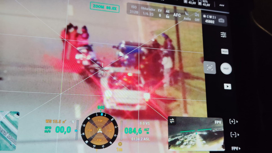Los equipos operativos realizando una inspección vistos desde el dron Los equipos operativos realizando una inspección vistos desde el dron