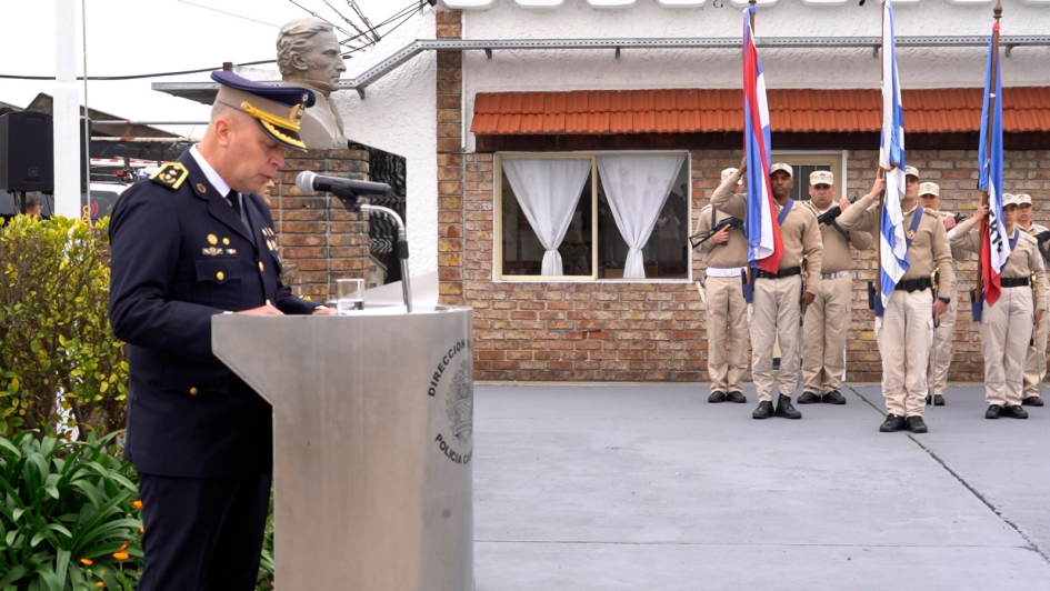 Comisario Mayor Luis Calzada Dodera, director de Policía Caminera, se dirige a los presentes