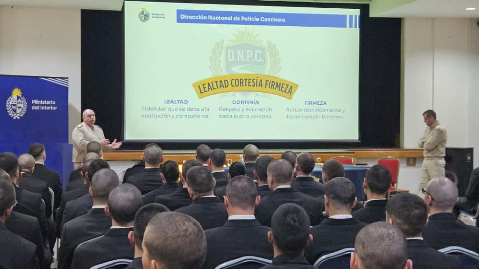La instrucción comenzó con una reseña sobre la Unidad