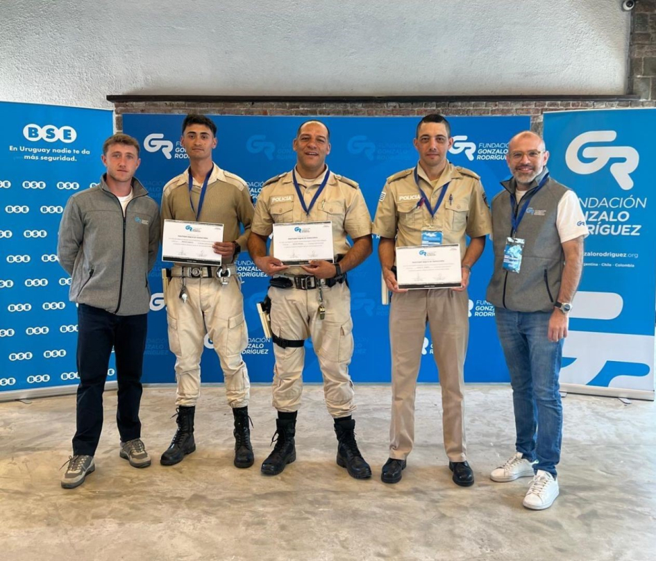 Los participantes recibieron certificados luego de las evaluaciones Los participantes recibieron certificados luego de las evaluaciones