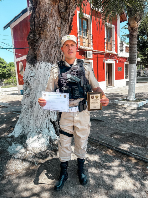 Cabo Eduard Almeida integra la Brigada de Motociclistas de la Región I de Policía Caminera Cabo Eduard Almeida integra la Brigada de Motociclistas de la Región I de Policía Caminera
