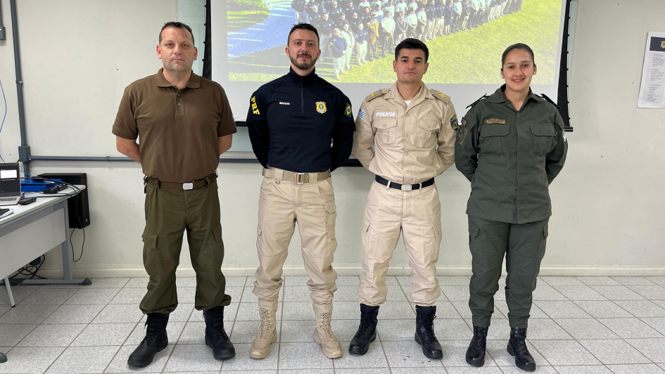 Oficial Ayudante Juan Montero con los instructores de la UniPRF Oficial Ayudante Juan Montero con los instructores de la UniPRF