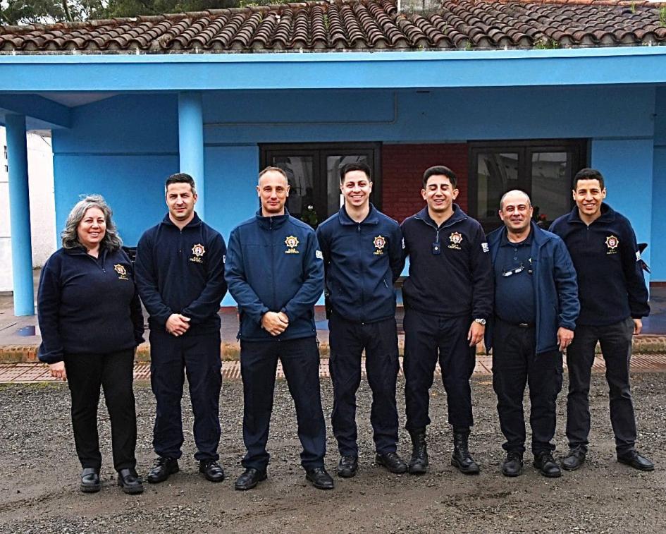 Equipo de instructores junto al Sr. Sub Director de la Dirección Nacional de Policía Científica. Sr. Sub Director de la Dirección Nacional de Policía Científica e Instructores.