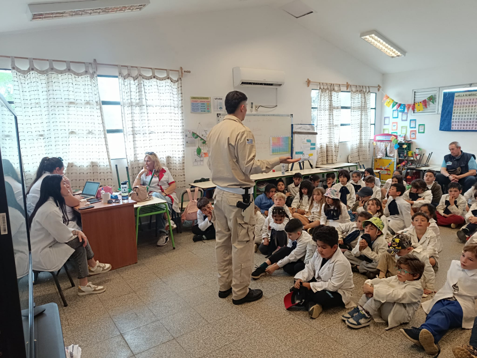 Seguridad vial para alumnos de la escuela 159 de San Luis, Canelones
