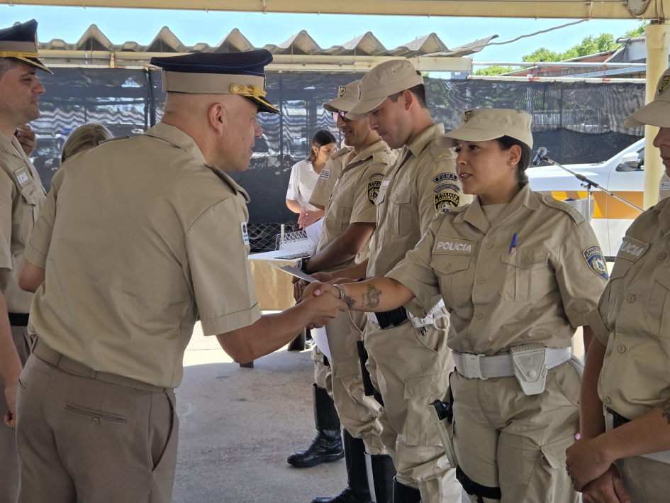 Entrega de Menciones Especiales a integrante de la Brigada de Motociclistas del Área Metropolitana