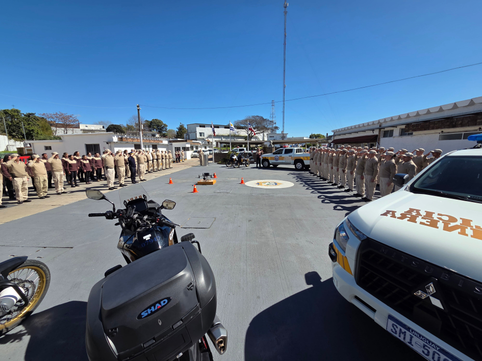 Integrantes de Policía Caminera durante el acto
