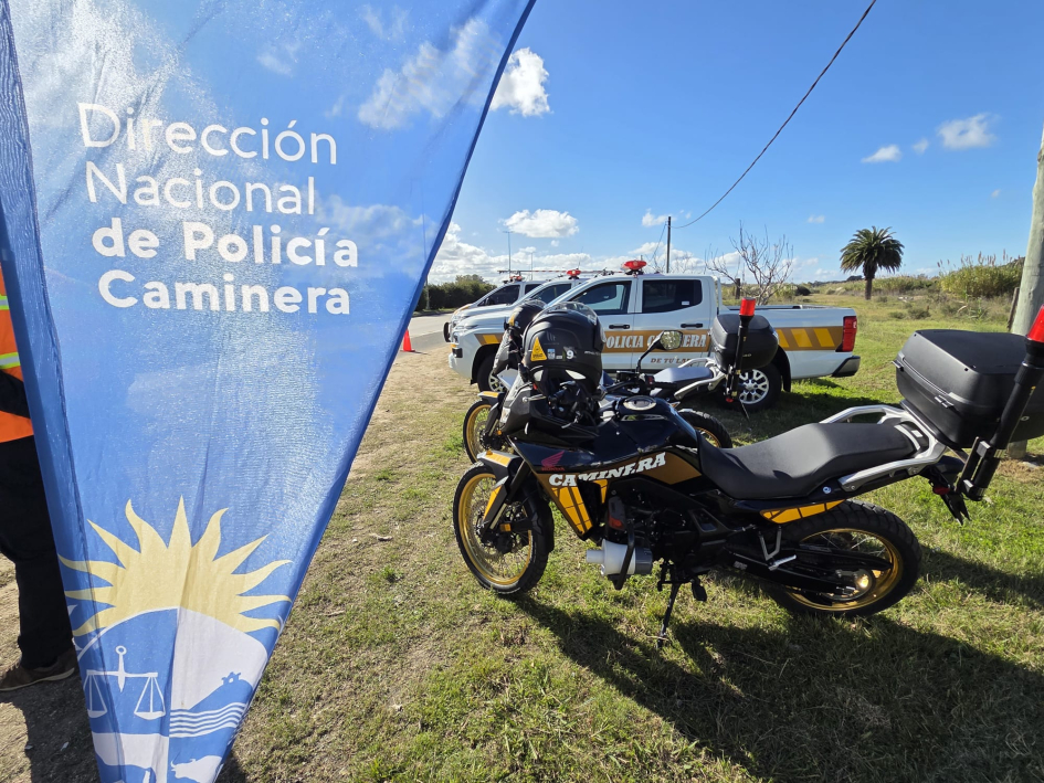 Vehículos de Policía Caminera en la jornada de concientización
