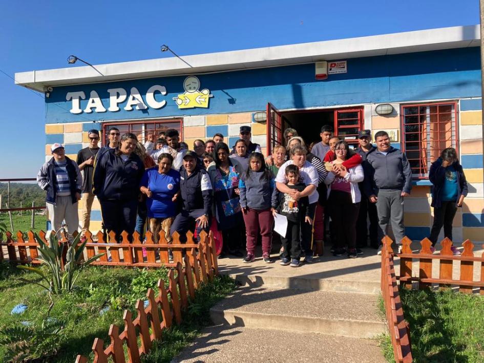 Foto de alumnos de TAPAC y expositores de seguridad vial Talleres de concientización