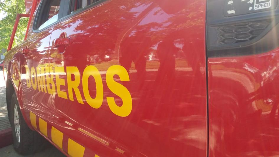lateral de camioneta de bomberos lateral de camioneta de bomberos