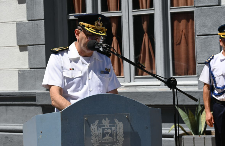 Jefe de policía de Tacuarembó dando discurso