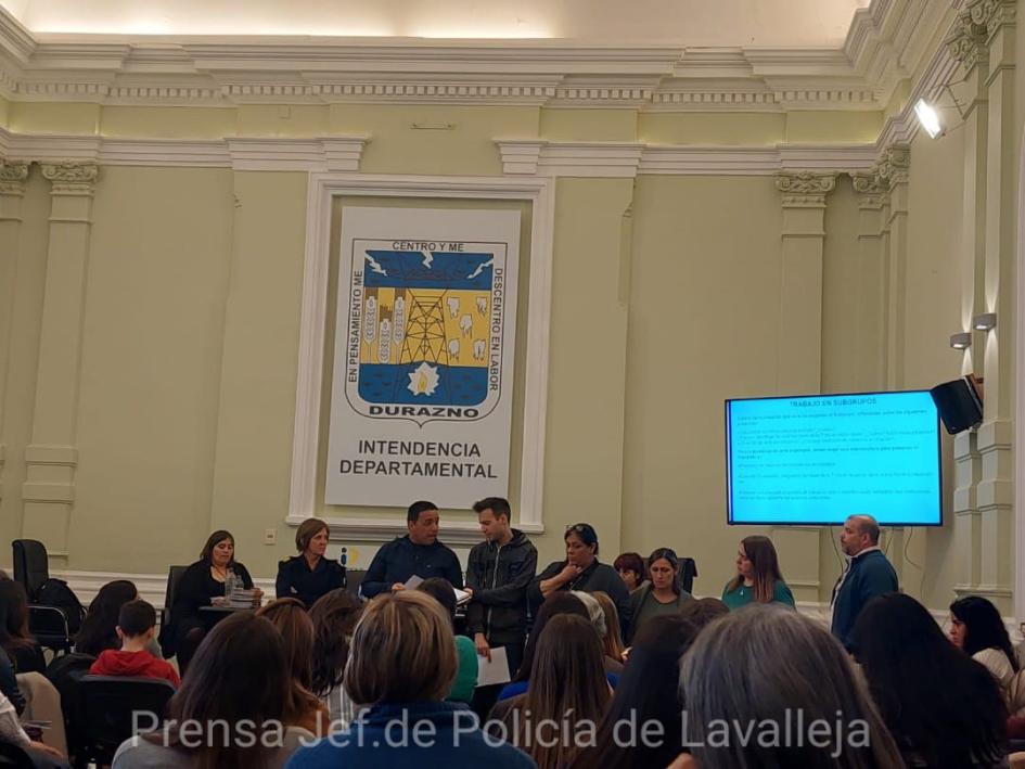 Grupo de personas participando en jornada de capacitación en Durazno Grupo de personas participando en jornada de capacitación en Durazno