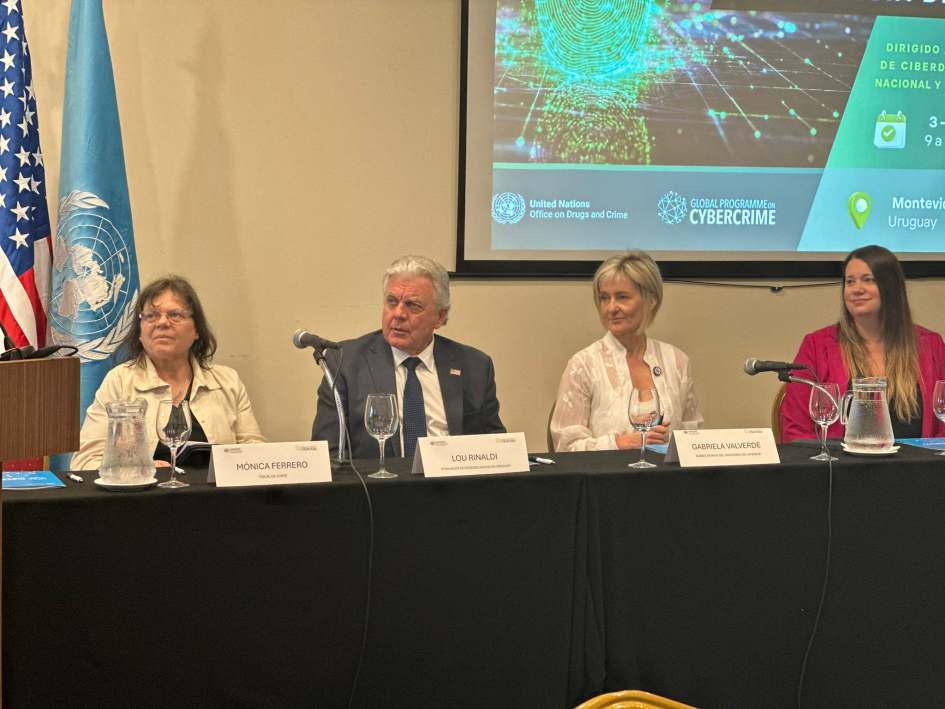 Cra. Gabriela Valverde, Dra. Mónica Ferrero, Lou Rinaldi y Mariana Kiefer