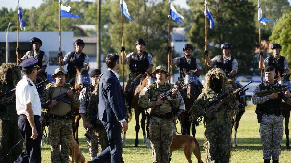 Ministro pasa revista a los efectvos formados